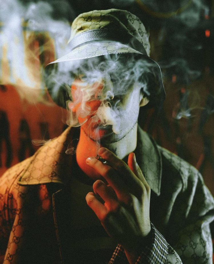 Ven a fundirte conmigo en el infierno,
bailemos juntos pero lento 
pa disfrutar de este momento.
         
             — °°/ ª -—