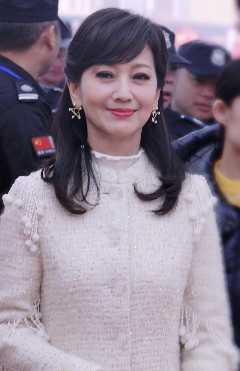 HaruhikoHideo's tweet photo. Chao YaChe 趙雅芝 (Teresa Angie Chiu) in Anhui Jewelry event January 2020 
She's 65 years old and she looks like a girl, those flawless looks and body
#BodyGoals #FaceGoals #WhiteSnakeLegend https://t.co/PAGsvk5rfr