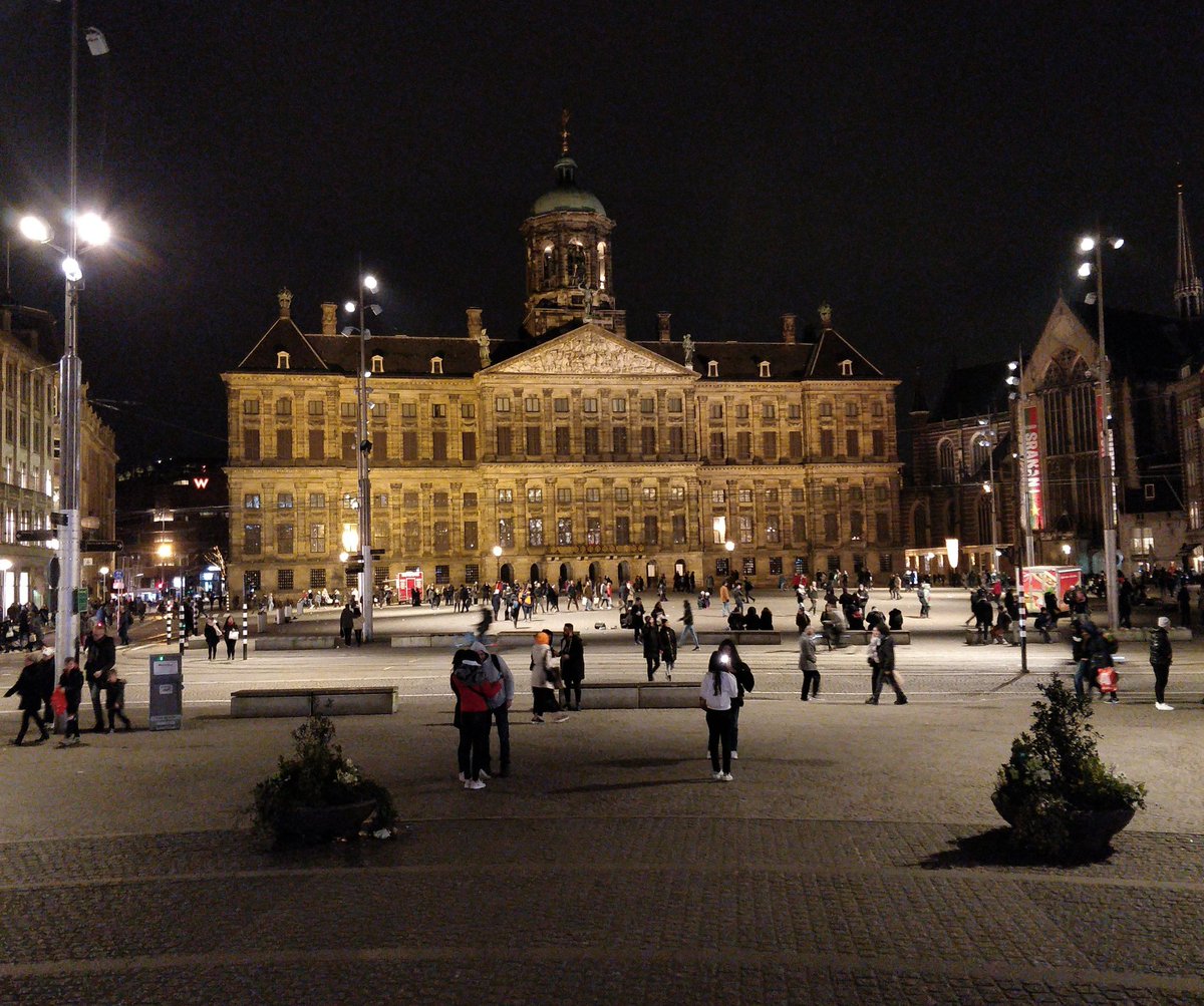 #Amsterdam by #night #damsquare #dam #paleis #nighttime #avond #lightfestival #photograghy