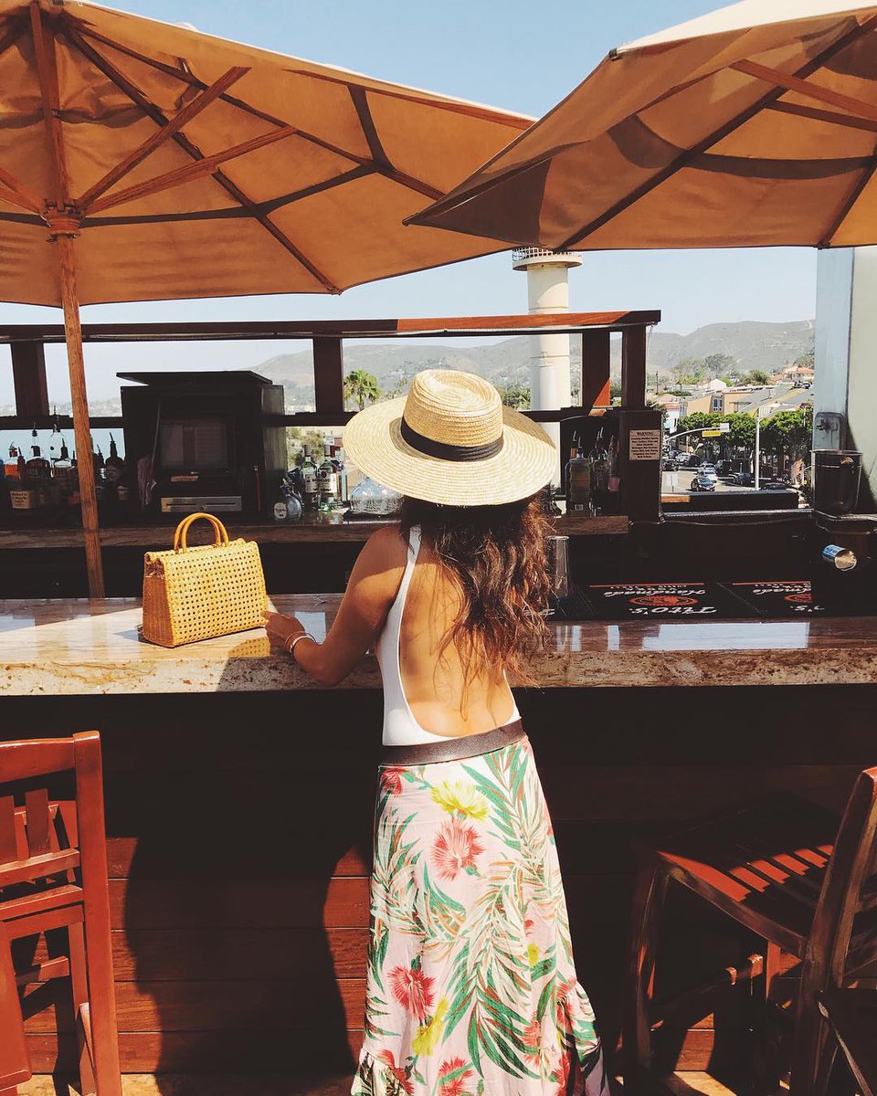 Trade your office chair for a bar stool 🍻

▶️​ Head to the Rooftop Lounge and enjoy the local flavor of the Live Like A Local cocktail + beer menu!

#lagunabeach #laguna #staycation #travel #mylagunabeach #socal
📸: Instagrammer, Nikkitansgirl