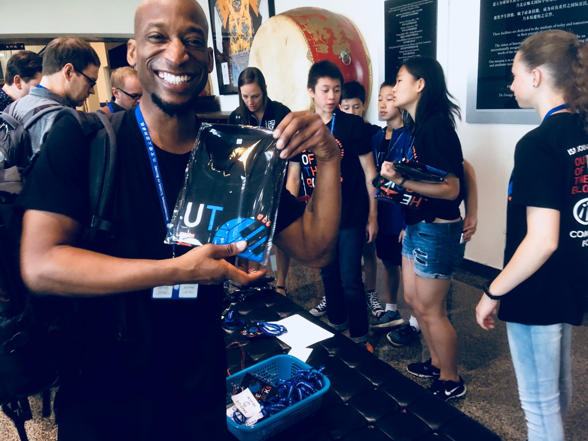 inspirecitizen1's tweet image. May

Full launch of the globalyouthmedia.org hub +
@thecritics001 &amp;amp; @OutoftheBlocks1 &amp;amp; inspirecitizens.org &amp;amp; @VoiceLab2 Ss leading deep dive workshops + time in beautiful Seoul = Wow + incredible learning

@MadForMaple @EugLeonard @Maire_from_NJ @MrPranPatel @Mrs_Gilchrist