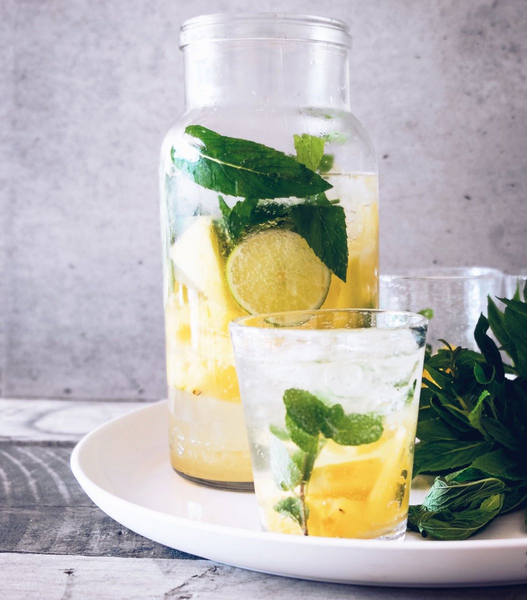 Did you know....

your body is 70% water🙋?

your muscles are 80% water💪?

and your brain is 90% water🧠?

Low energy, achy muscles and a foggy brain are all symptoms of dehydration. Simply drink more water to feel your best!💦

#santevia #hydration #alkalinewater #mineralwater