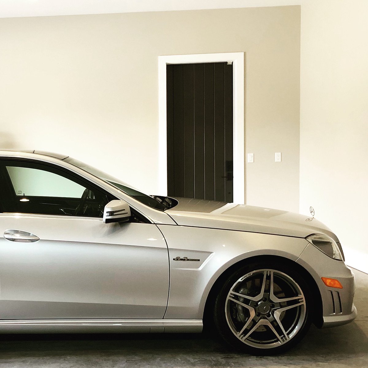 washninja's tweet photo. #MercedesBenz E63 #AMG @WashNinja Premium #Detailing #WaterlessWash + Repel #SiO2 Ceramic Hydrophobic Coating for Superior Water Repellency &amp; Durability, #InteriorDetail, #TireShine // #carcare #cardetailing #autodetailing #waterlesscarwash https://t.co/hpmGVOGAxJ