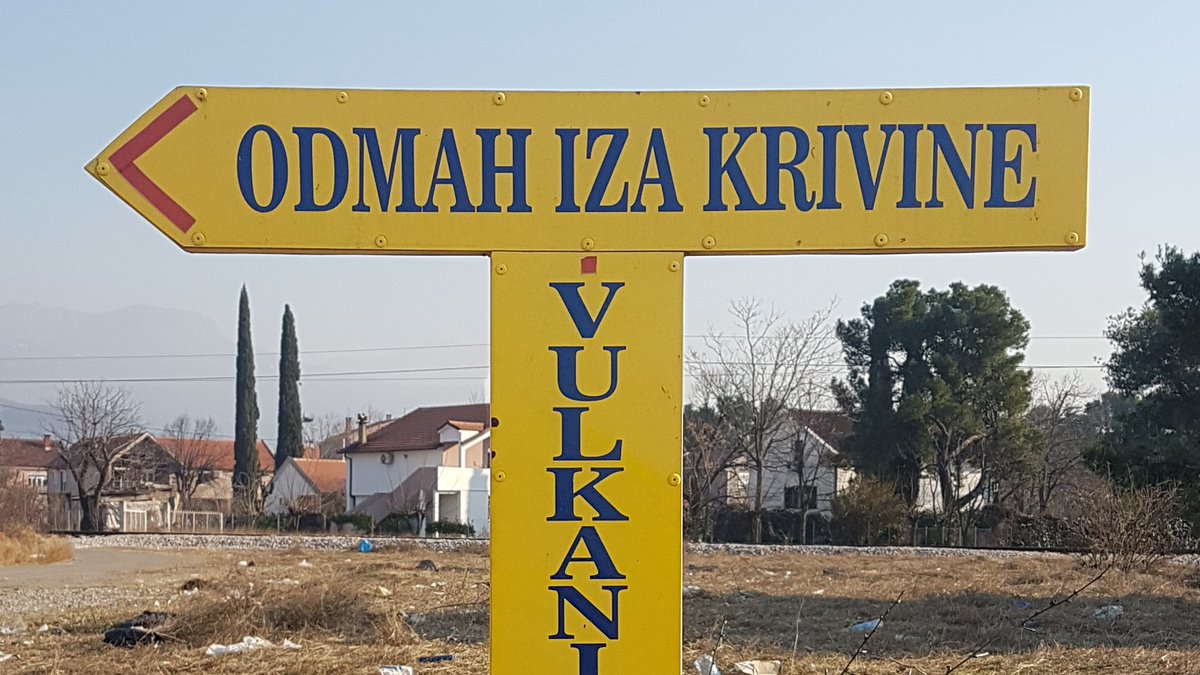 tiporic's tweet photo. →↓← #signage #foundtypography https://t.co/Zejqp0G2GM