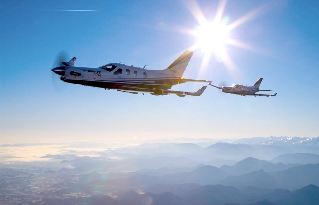 avex_inc's tweet photo. Monday’s can be extremely fun in a #TBM! 🙌🏼😃  Flying up high in the tranquil blue #sky brings a whole new meaning to the term “Monday Blues”.
#avgeek #mondaymotivation #pilotviews #pilot #daher #fly #aviation #MondayBlues #monday https://t.co/zfSvhWk1HH