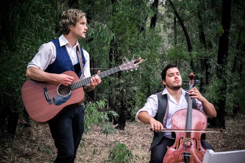 LennieMuller's tweet photo. Ek sing in Maart weer by ‘n troue en sien uit om saam goeie vriend @RallaMan musiek te maak! Altyd lekker om deel te wees van iemand se groot dag! Beplan jy troue of funksie? Ons kom kuier graag: bookings@lenmuller.co.za
.
.
.
#lenmuller #singersongwriter #afrikaansakoestiessa https://t.co/frp2CGBqEm