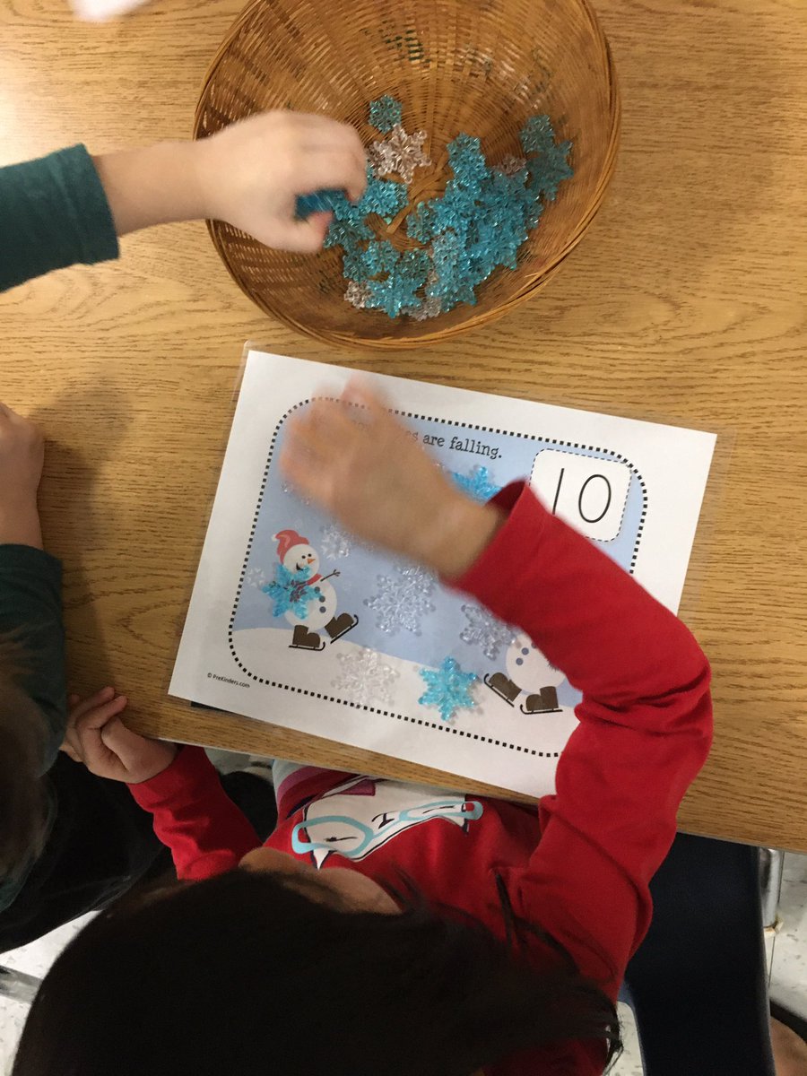 CorrinneD85's tweet photo. Counting snowflakes to match the number on the sheet. #mathisfun #wintermath #kindergarten @StFrancisLondon @LDCSB https://t.co/AEn25tOFAV
