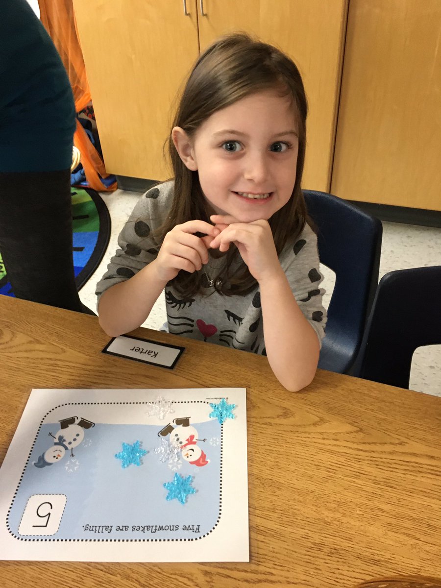 CorrinneD85's tweet photo. Counting snowflakes to match the number on the sheet. #mathisfun #wintermath #kindergarten @StFrancisLondon @LDCSB https://t.co/AEn25tOFAV