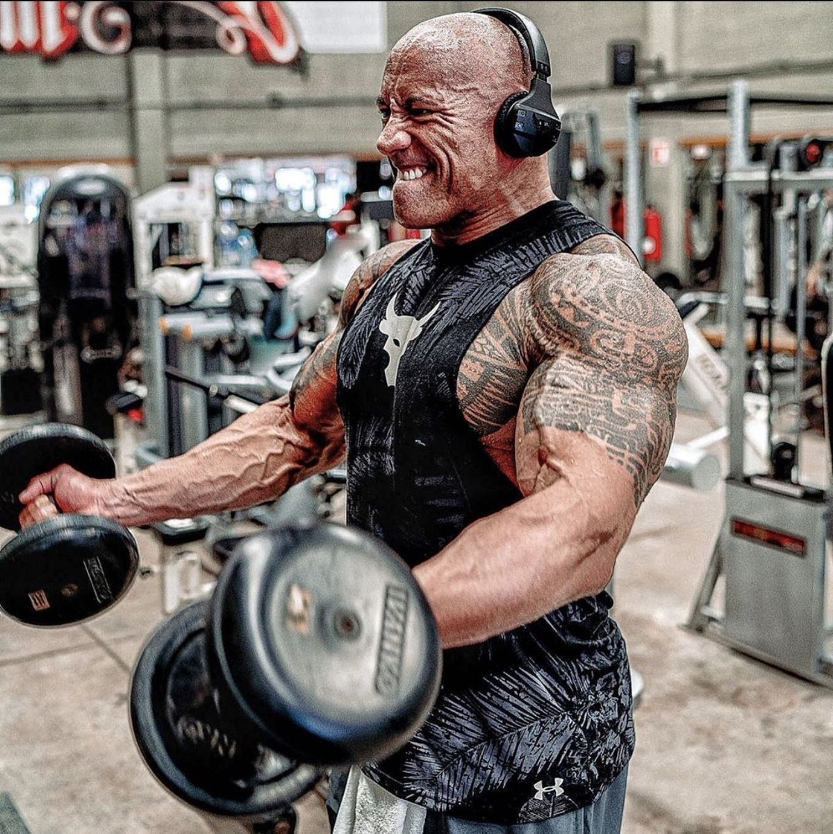 KWHY22's tweet photo. ¡Hoy es lunes de #Bienestar! 👍🏽⠀
¿Como van tus metas del nuevo año? 🧘🏻⠀
¿Quien aún sigue en el gimnasio como #TheRock? 💪🏽⠀
#MondayMotivation #Canal22 #salud #kwhy #SelfCare #HappyMonday #Wellness #Workout #exercise #ejercicio #stress⠀
(📸: @therock) https://t.co/B7j3PKoykL