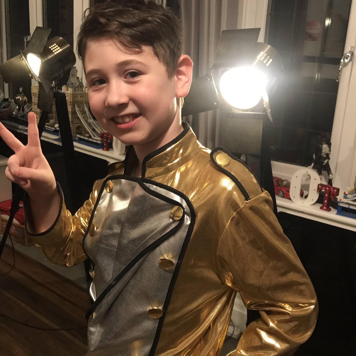 realKIDOFPOP's tweet photo. Thank you @Batmjcom for the incredible costumes for #thekidofpop’s upcoming show & trip to L.A....they are 💯 awesome💥 Check out #batmj website at https://t.co/LckF85B9Gd for the full range of #MichaelJackson costume designs💥 #otisphoenix #MJforever https://t.co/s1eD2Je3Hj