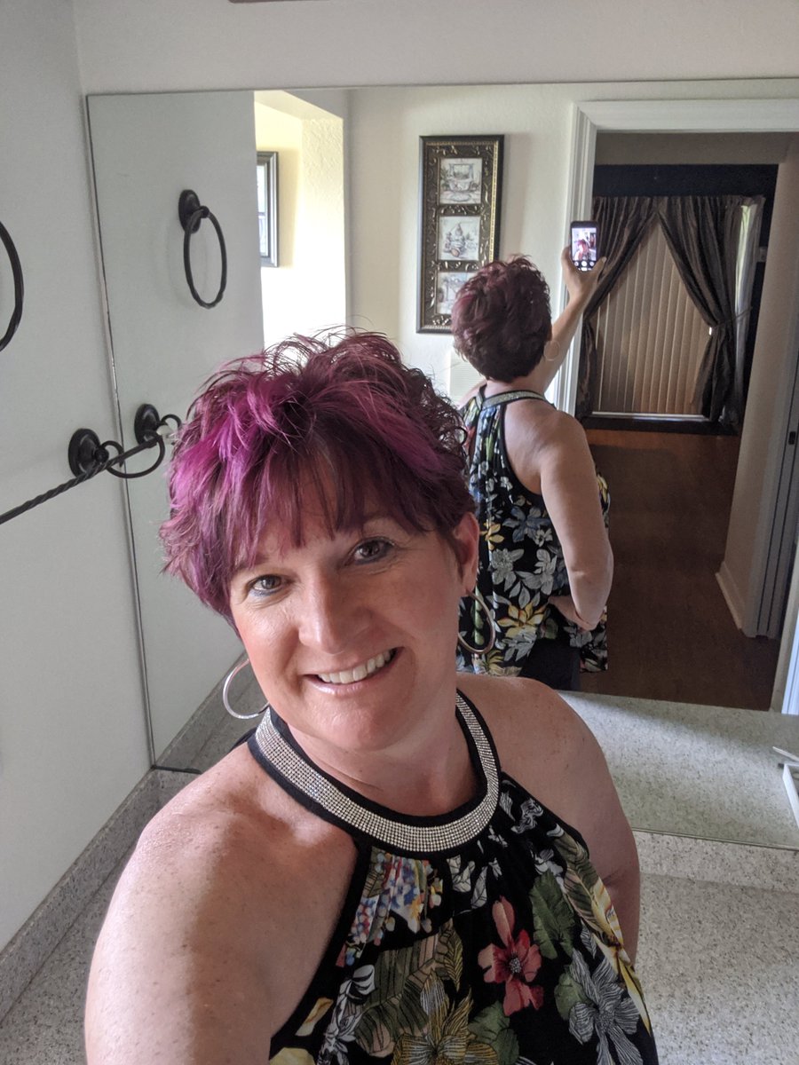 StephanieLewan4's tweet photo. What a simple change in hair color; I feel like a new me 💜 https://t.co/VUsTEN1MQM