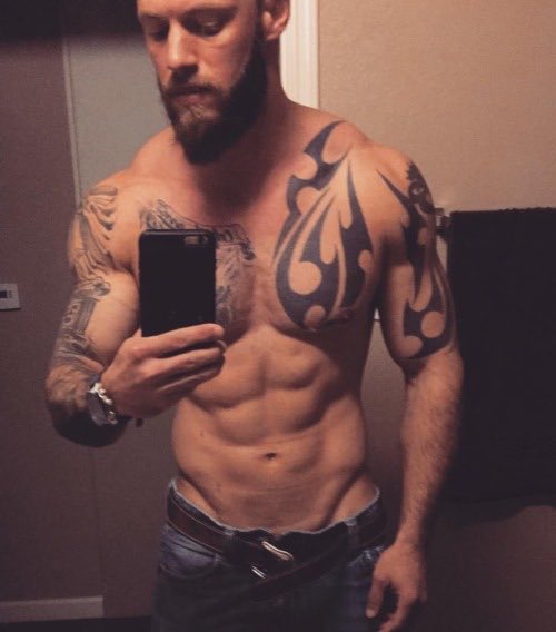 Behold my chest tattoo! 😏
More pics? 👉 coffe.mx
.
.
.
.
#bearstyle #instagay  #gay #gayhot #sexy #men #fitness