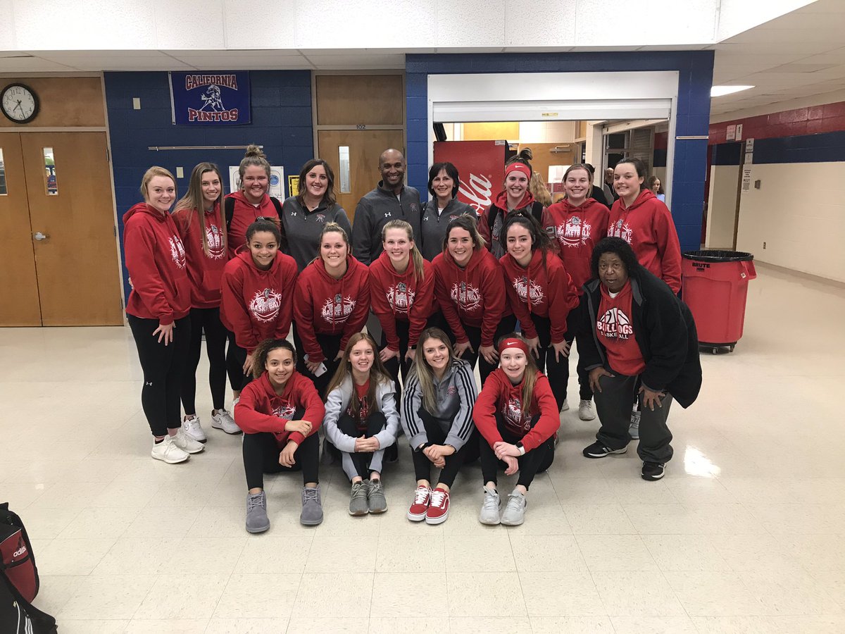 mexicohssports's tweet photo. @echoops number 400!!!!  Congratulations coach! @Mexgirlshoops win 57-27 vs Centralia https://t.co/ltak59eI7F