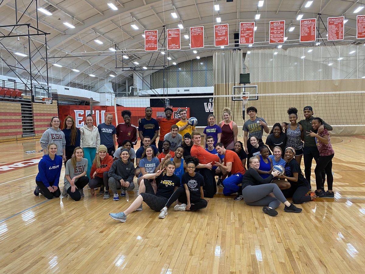 ESUTFXC's tweet image. We had a great time bonding over several competitive volleyball games tonight! #WINTERBREAK2020 #ESUTF