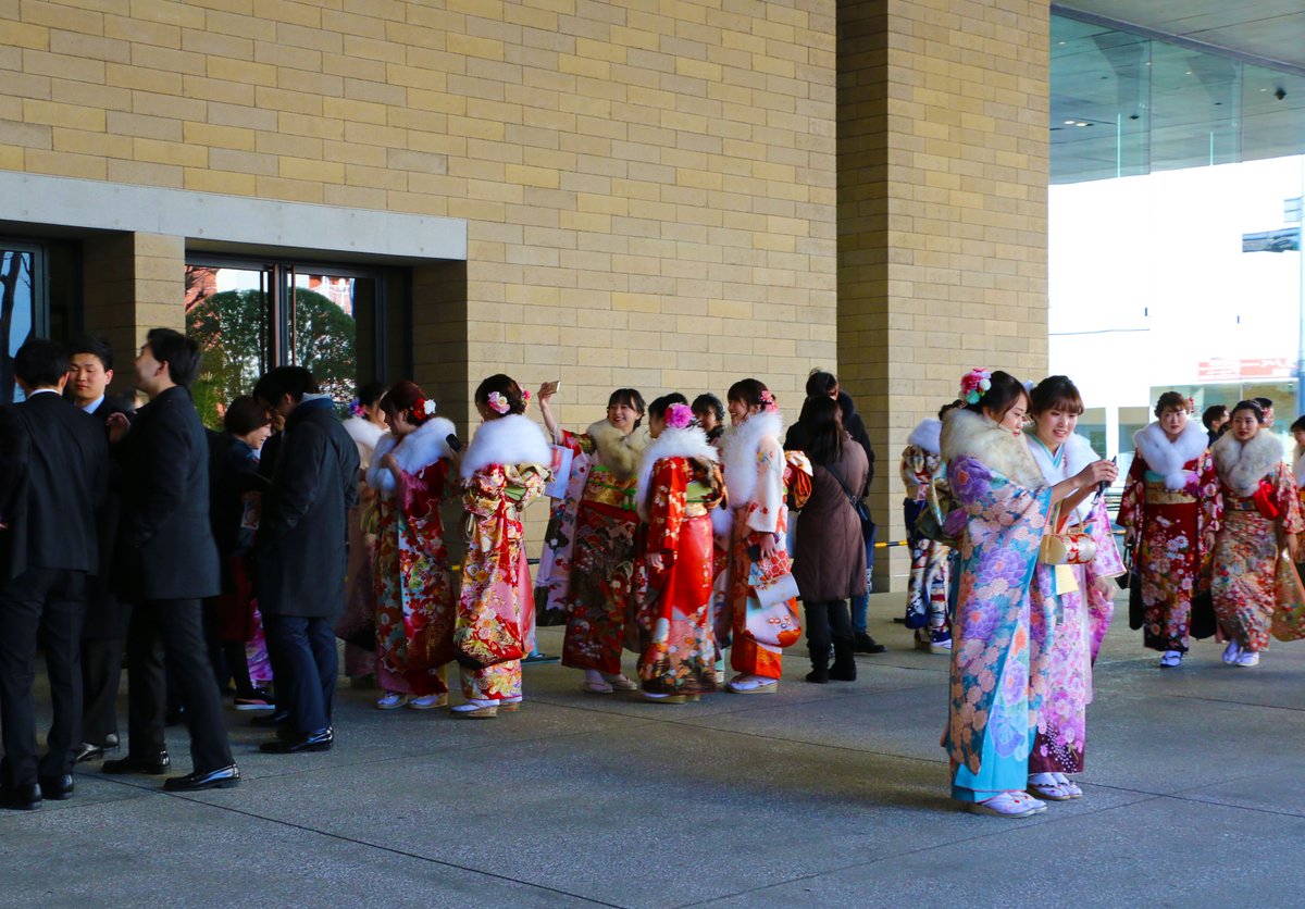 豊中市公式広報ツイッター 新成人 の皆さんをお祝い 13日に市立文化芸術センターで 成人式 を開催 年に歳の新たな門出 市内4 077人の新成人の皆さん おめでとうございます 豊中市