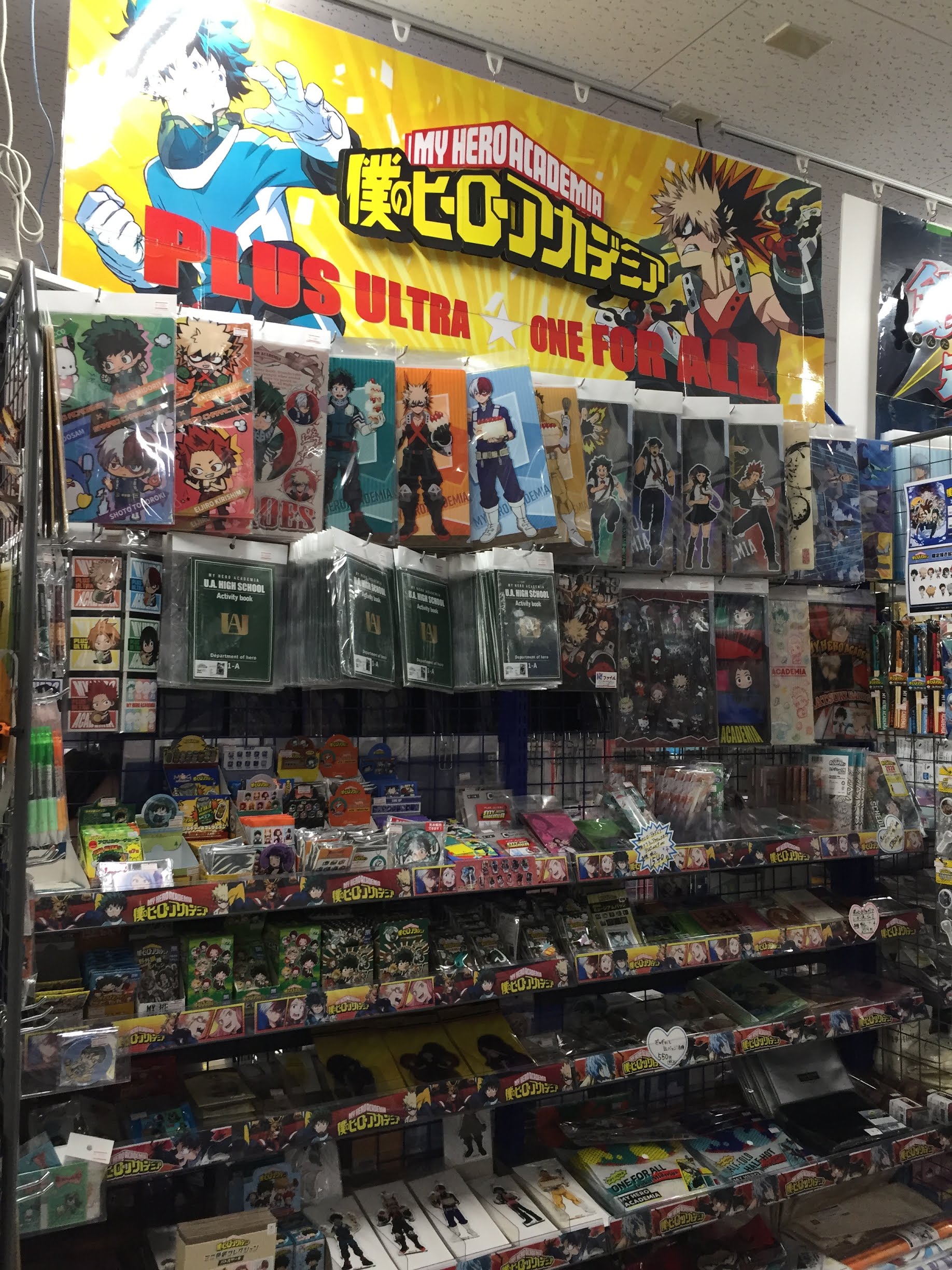 アニメイト三宮 商品情報 僕のヒーローアカデミア グッズ た っくさん発売中 只今アニメイトカフェ神戸三宮ではヒロアカコラボ中 今からカフェに行く方も カフェで堪能した方も 是非アニメイト三宮にもご来店を ヒロアカ T