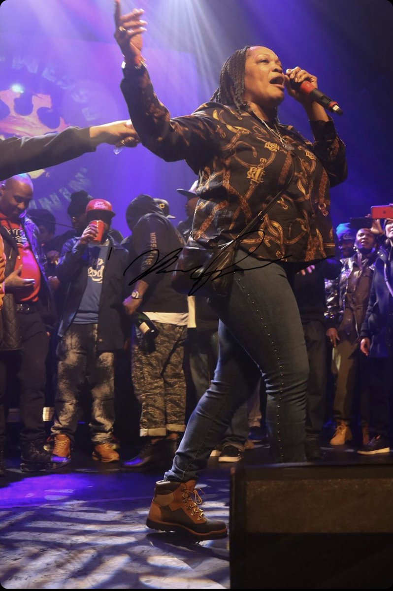 BernadettePric9's tweet image. 🗣Operation Locked Down ... When you Loyal behind his back regardless of the fuckboys n bitches #Seanliveson 💜🕊 #dahshinin25thanniversary #Rockness #SmifnWessun