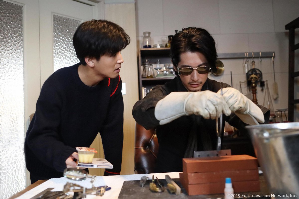 과거 대도로 활동을 했었던 치매에 걸린 할아버지가 행방불명이 되자 어린 손자 토라오는 납치라고 주장하며 시시오에게 사건을 의뢰한다. 미스터...