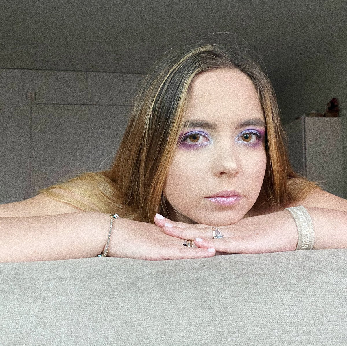 alepetl's tweet photo. Hoy mi bb me maquilló y me tomó fotos bien bonitas y la amo mucho porque es una persona hermosa ♥️🥰 @avocadoflames https://t.co/kOyRhJkwph
