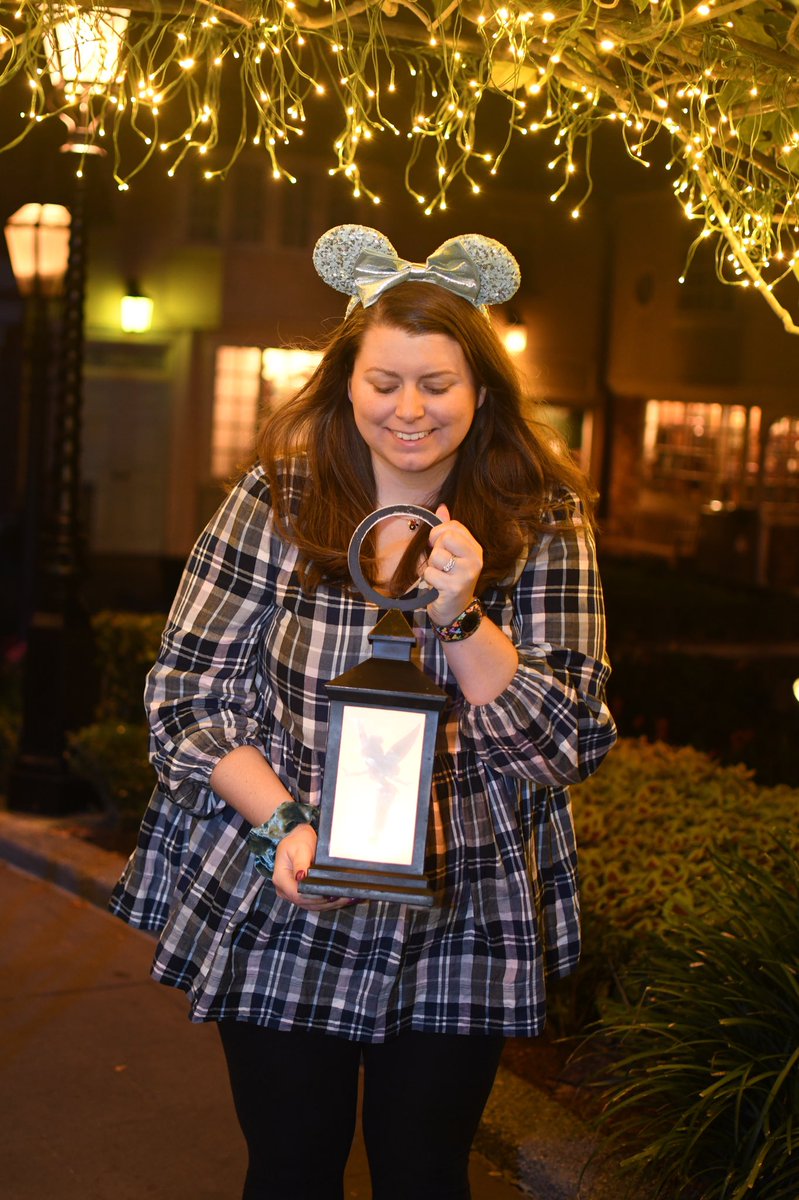 laceyeverafter's tweet photo. I love lantern photo ops in #Epcot! https://t.co/4Ha1rGupHM
