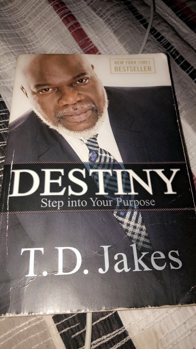 theej_moss's tweet image. Decided to give this a read for the second time. #SeasonOfReading