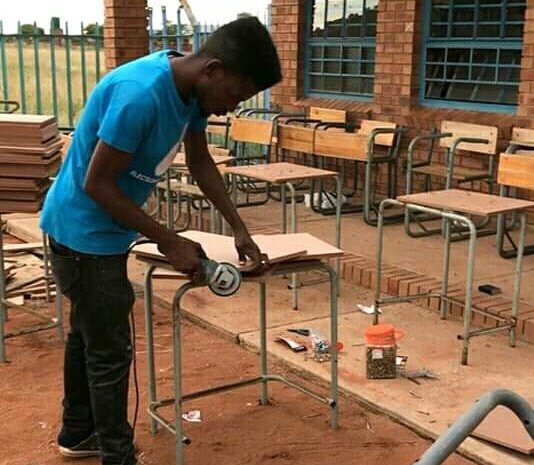 loggic_sa__'s tweet image. Election Lethiba, a 25yrs old self taught carpenter. 13th of January he repaired 135 desks at Fatakgomo High School.