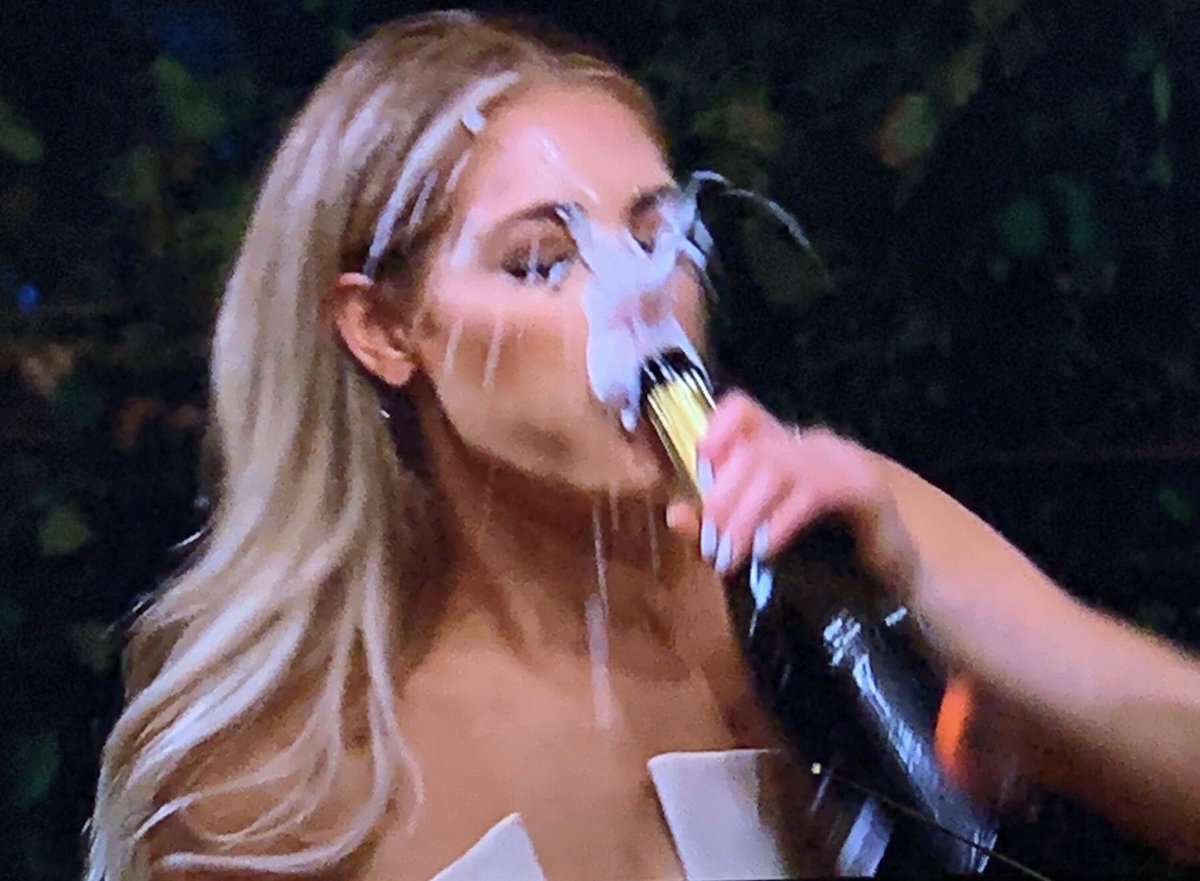 Kelsey: I take my character very seriously.

Also Kelsey: 

#TheBachelor #BachelorNation