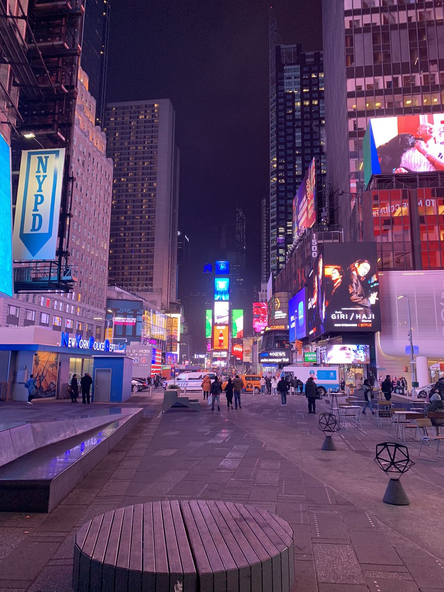 SMCalevelRE's tweet photo. SM6 New Yorkers taking over Times Square this evening #sm6doesnyc https://t.co/xfae1g20yj