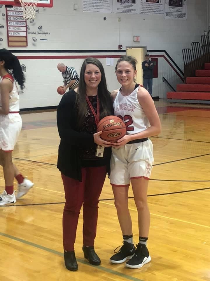 Shelby Turner joined the 1,000 point club tonight, becoming the 9th Ladycat to achieve this milestone. Congratulations, Shelby!!! 🏀