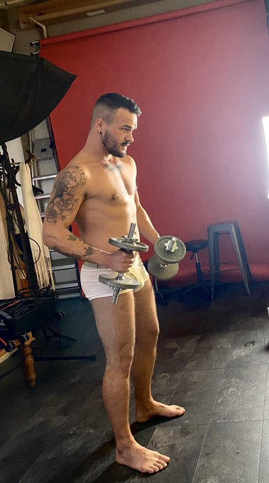 Busco entrenador ???
Algún voluntario ??
#GayVNStars #gay #gaylondon #gaygym #gaybeard #gayman https://t