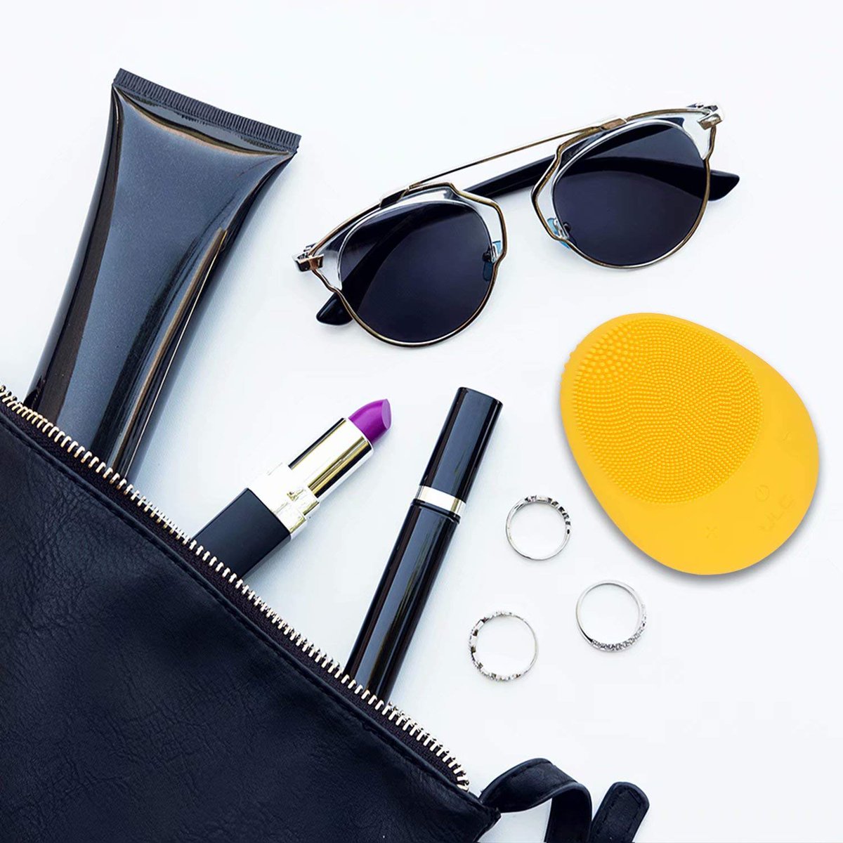 ULG_fans's tweet photo. You may not make up every day. You may not apply a facial mask every day. You may not exfoliate every day. But you must clean your face every day. Washing the face is the basic but vital step to keep your skin healthy.
#cleansingbrush #makeupobsessed #skincarejunkies https://t.co/7m12RTeZkn