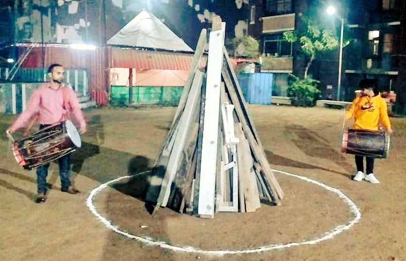 AmrapaliVillage's tweet photo. #Lohri2020 Moments 🥁🔥🥜🎆💥🎶
#Avians ✌ https://t.co/bL0XdGqdp5