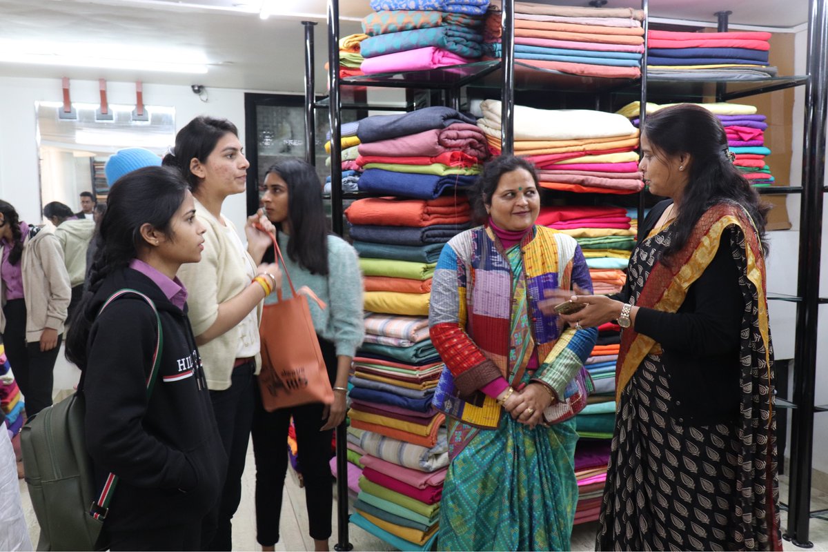 SAGE_INDORE's tweet image. #InstituteOfDesign students visited the Black Onex Design Studio in Indore &amp;amp; interacted with NIFTians Mr. Rajesh &amp;amp; Jyoyi Parmar, who gave students insight into embroidery, packaging and finishing.
.
.
.
#SAGEIndore #SAGEUniversity #SAGEUniversityIndore #SUI #TheSAGE #SAGEGroup