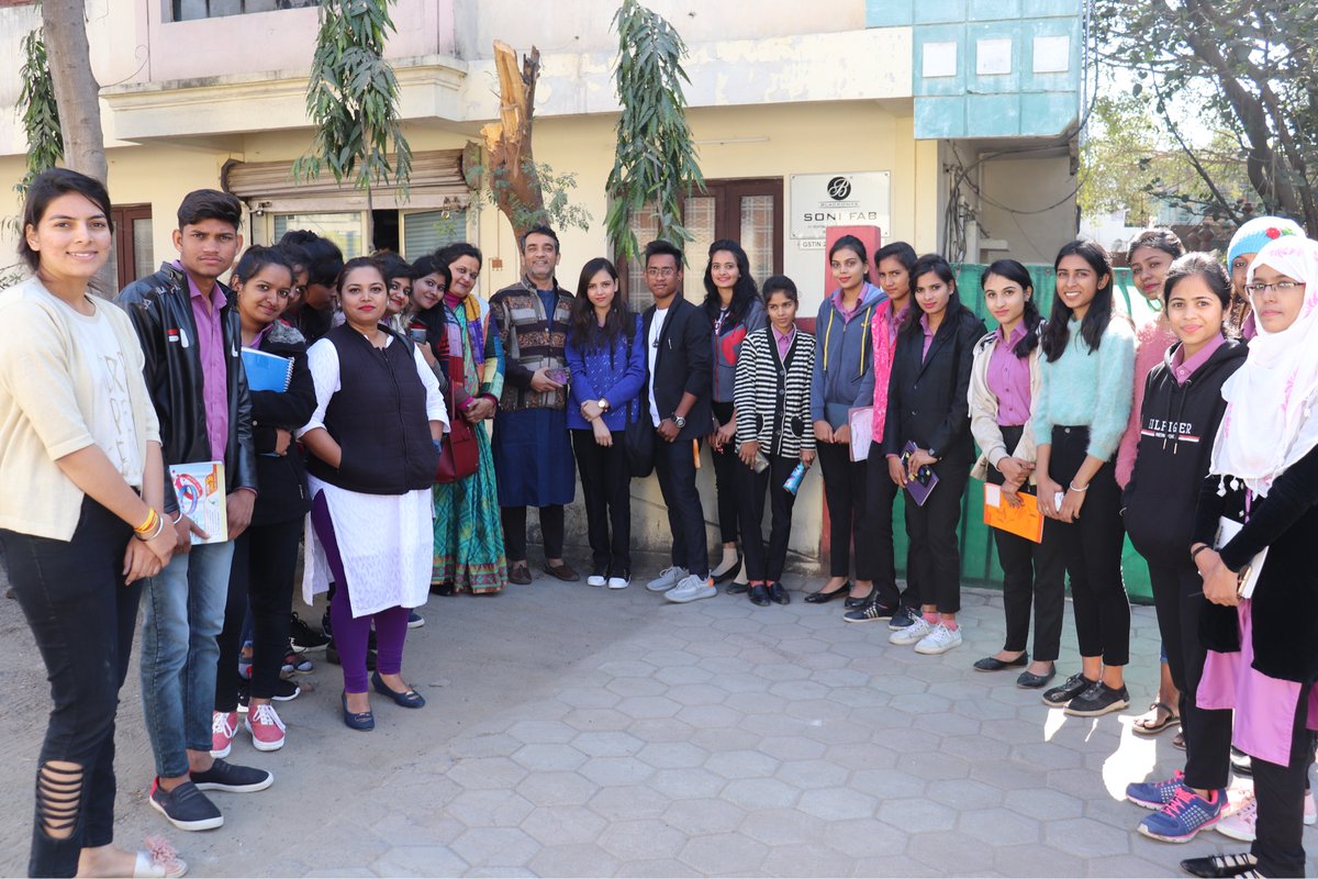 SAGE_INDORE's tweet image. #InstituteOfDesign students visited the Black Onex Design Studio in Indore &amp;amp; interacted with NIFTians Mr. Rajesh &amp;amp; Jyoyi Parmar, who gave students insight into embroidery, packaging and finishing.
.
.
.
#SAGEIndore #SAGEUniversity #SAGEUniversityIndore #SUI #TheSAGE #SAGEGroup
