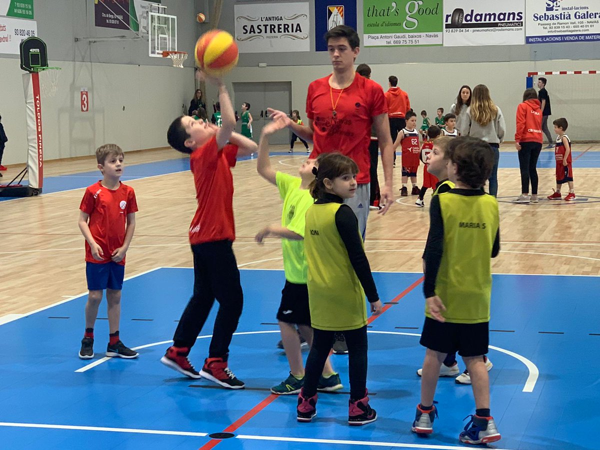 cbcastellet's tweet photo. Aquest cap de setmana l'escola de bàsquet va participar a la Trobada d'Escoles de Bàsquet de les Comarques Centrals a Navàs!
#SomCastellet 💛 https://t.co/hy7fWuf3cP