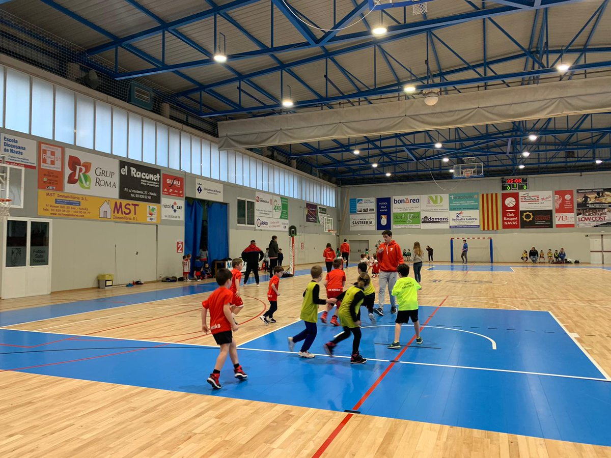 cbcastellet's tweet photo. Aquest cap de setmana l'escola de bàsquet va participar a la Trobada d'Escoles de Bàsquet de les Comarques Centrals a Navàs!
#SomCastellet 💛 https://t.co/hy7fWuf3cP