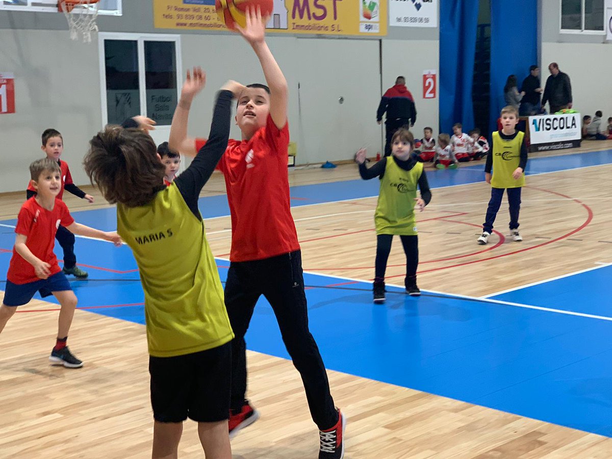 cbcastellet's tweet photo. Aquest cap de setmana l'escola de bàsquet va participar a la Trobada d'Escoles de Bàsquet de les Comarques Centrals a Navàs!
#SomCastellet 💛 https://t.co/hy7fWuf3cP
