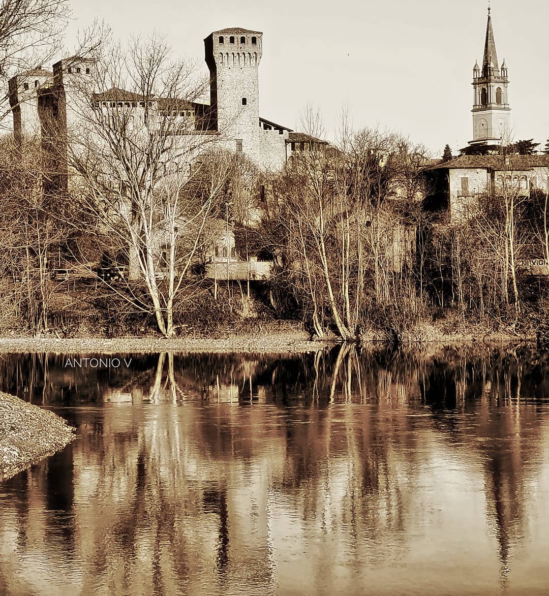 turismoER's tweet photo. Olio su tela, questa è l'arte invernale di #Vignola 🏰
pH @antonio_valzani71 | #inEmiliaRomagna #ArtCities https://t.co/WPeUoFOkwC