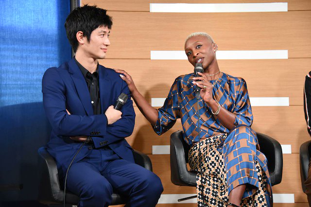 AMUSE_INDONESIA's tweet photo. Miura Haruma at today interview with Cynthia Erivo and  Matthew Morrison.

The performance of "Cynthia Erivo Musical Concert featuring Matthew Morrison &amp; Haruma Miura" will be held on January 16 and 17 at Tokyo International Forum. 

https://t.co/OWMk8To9or #三浦春馬 https://t.co/lPKOd8z4fM