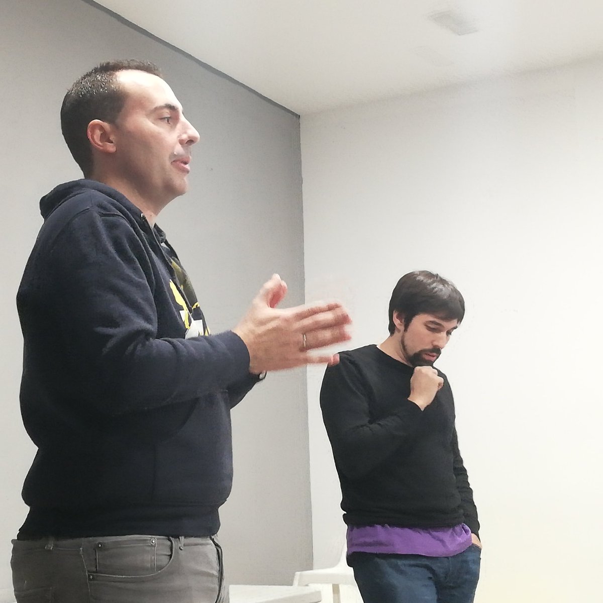 cimaps's tweet photo. "Un postit en el camino nos enseñó que nuestro destino era pensar y pensar. ¡Pensar y peeeeeensaaaaar!" Y así tenemos Magia para dar y tomar. Pero todos tenemos que dar para tomar. Gracias a @CarlosDeckMagia por ser nuestro sherpa al oasis del desierto gris. https://t.co/OEw6ooJ3r3