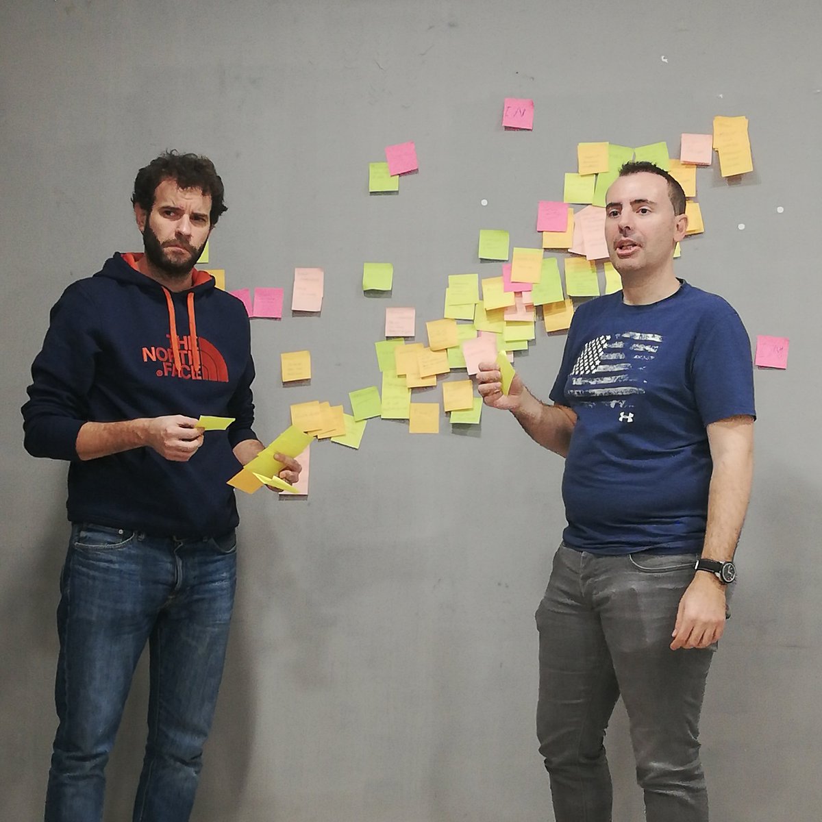 cimaps's tweet photo. "Un postit en el camino nos enseñó que nuestro destino era pensar y pensar. ¡Pensar y peeeeeensaaaaar!" Y así tenemos Magia para dar y tomar. Pero todos tenemos que dar para tomar. Gracias a @CarlosDeckMagia por ser nuestro sherpa al oasis del desierto gris. https://t.co/OEw6ooJ3r3
