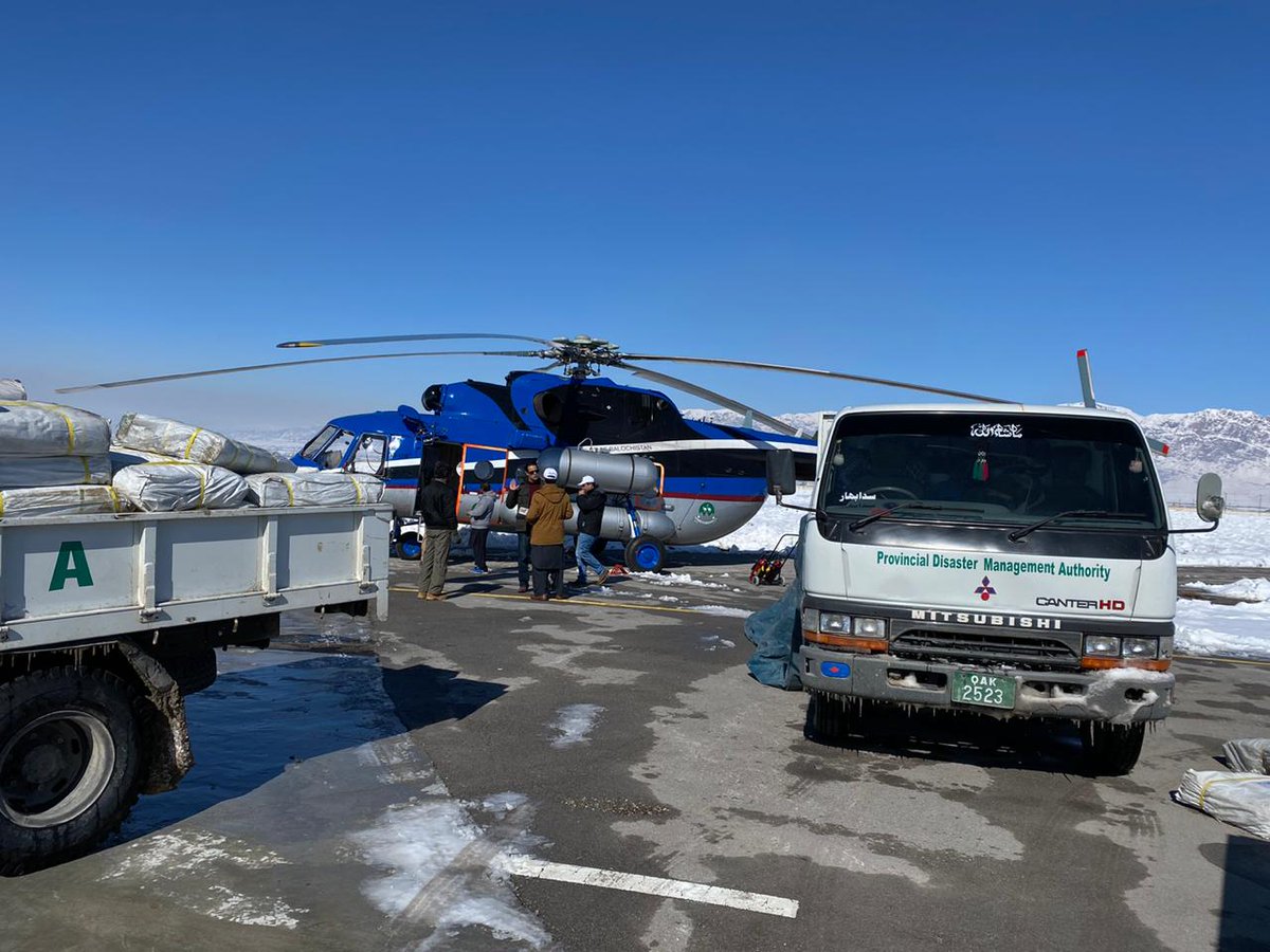 وزیر اعلی بلوچستان جام کمال خان کے ہدایت پر مختلف علاقوں کان مہترزیی لکپاس چمن اور دیگر دور دراز علاقوں  میں پہنسے لوگوں کو ریسکو کیاجارہاہے اور راشن بھی تقسہم۔  مزید ریڈیو ریسکو جاری ہے۔
<a href="/mubasherlucman/">Mubasher Lucman</a> <a href="/jam_kamal/">Jam Kamal Khan</a> 
<a href="/SaleemKhanSafi/">Saleem Safi</a> <a href="/HamidMirPAK/">Hamid Mir حامد میر</a>