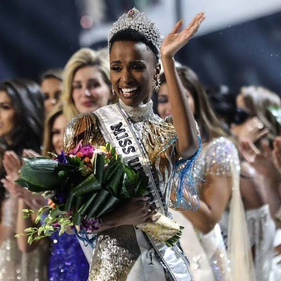 PageantryMiss's tweet photo. Miss Universe 2019 👑
Zozibini Tunzi 👸
Miss South Africa 🇿🇦 https://t.co/zVbUmYZcRh
