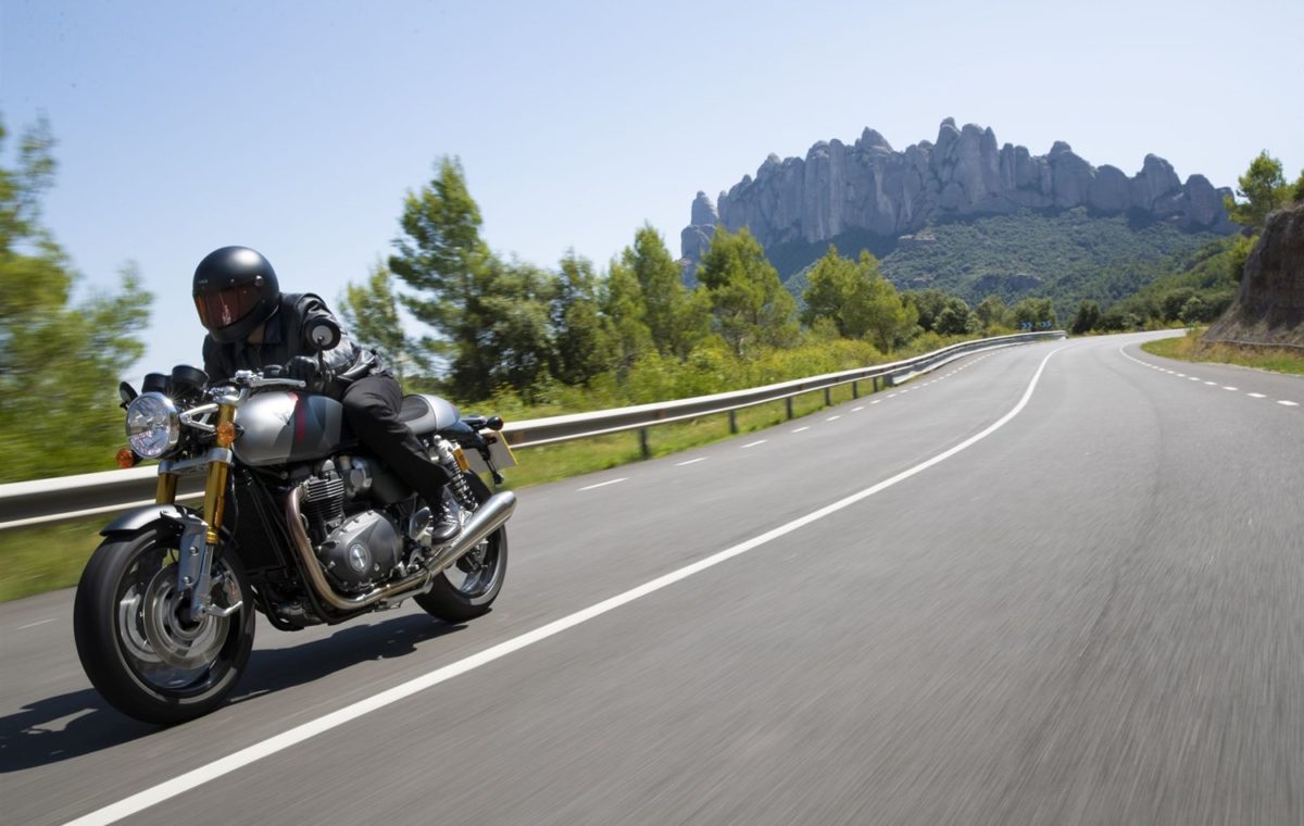 EvenMoreBikes's tweet photo. WORLD LAUNCH: Triumph’s Bonneville Thruxton RS for 2020. FIRST impressions.
@UKTriumph @OfficialTriumph 
Link to story - https://t.co/y1WWj9TmtC
#bike #FirstImpressions #firstride #MoreBikes #Motorcycle #New #News #Test #triumph #TriumphBonneville #TriumphThruxtonRS #worldlaunch https://t.co/o5XXRhkmGw