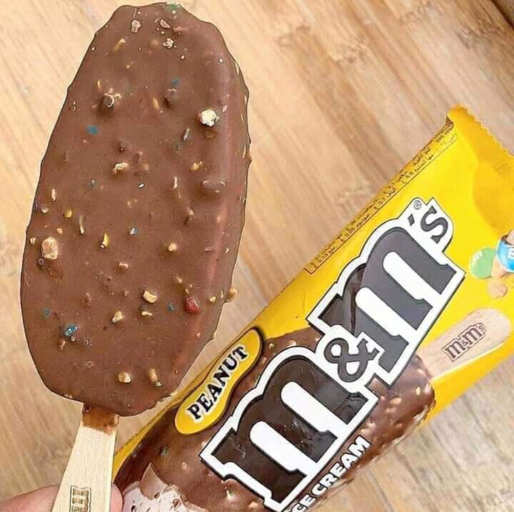 zuleyka89's tweet photo. Sedapnya pekena eskrim time panas 
camni kan ? 🤤

Ramai yang cakap kitkat tu sedap 😋
.
Selamat Petang 🤗 https://t.co/4k0UC8DSMb