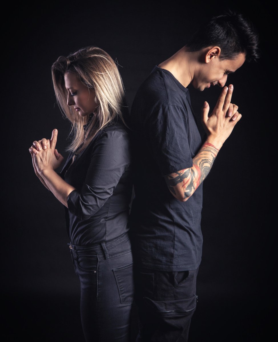 Dnes od 18 hodin pro vás máme další díl naší nové radio show Showtime. Za mikrofonem čekej Terku, Mia a jejich hosta. 
Tak to nalaď, bude to opět funny.