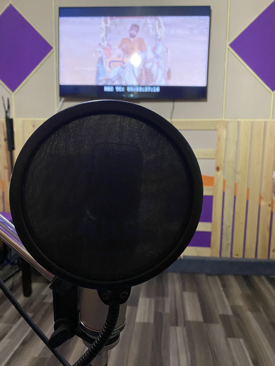 rakshitshetty's tweet image. Dubbing for Narayana in Hindi has been an exciting journey. Almost done. Sorry for the delay. Will update on the release date soon 🤗