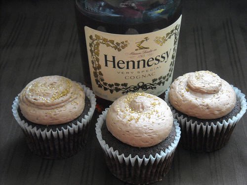 CupcakeWastedVA's tweet photo. Hey fellow RVAlien! Just wanted to introduce ourselves! If youβre ever in the mood to get #CupcakeWasted in RVA, with our delicious alcohol infused cupcakes, please reach out to us! We got you! Imagine our fresh, Lime Patron Cupcake?! π§ #HennessyCupcakesOnDeck too!! https://t.co/ZaIWNEZYGG