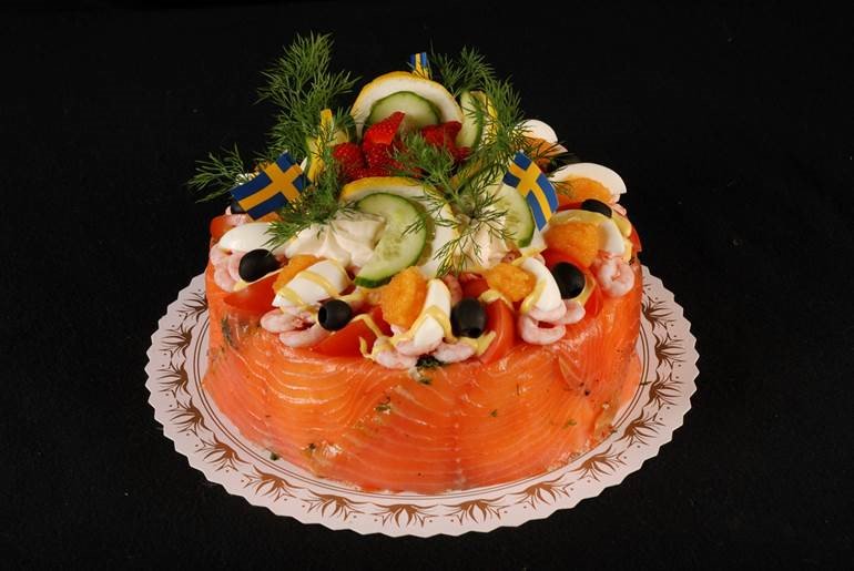 loxophile's tweet photo. Oh to be a lox cake https://t.co/SdbkckjCJc