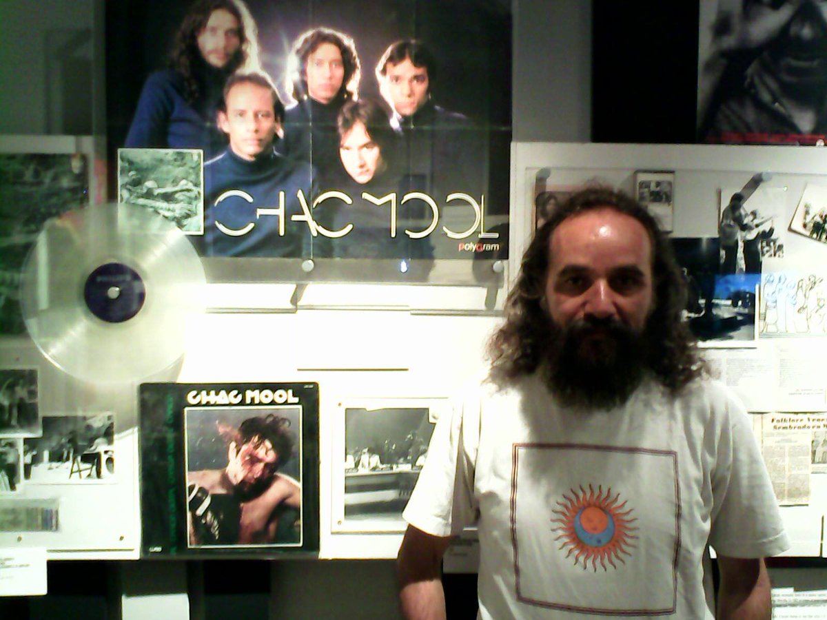 ivannieblas's tweet photo. La muerte trae afilada la guadaña. Ha fallecido CARLOS ALVARADO, figura fundamental de "el otro" Rock Mexicano. Pieza clave de CHAC MOOL, y diversos proyectos de exploración sonora y progresiva. Nos deja un legado cuantioso a revisar. Gracias master. REST IN POWER! https://t.co/l5TyQwzLZo
